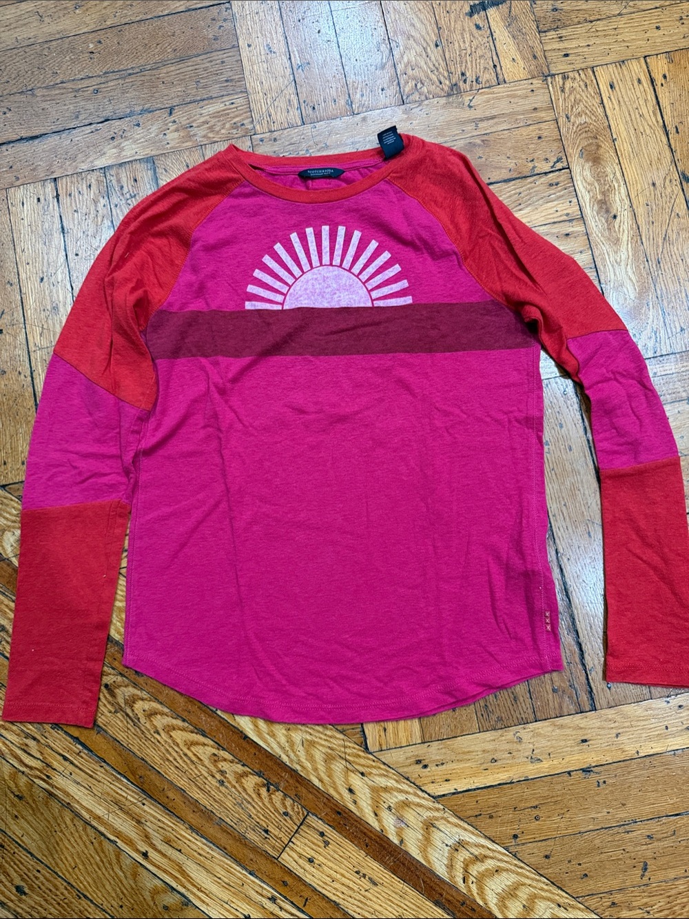 Sunrise Graphic Long Sleeve Tee in Pink & Red